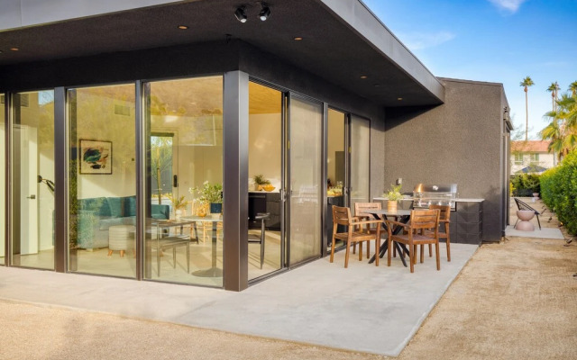 Blackhaus Suites by AvantStay – Modern Comfort in Downtown Palm Springs