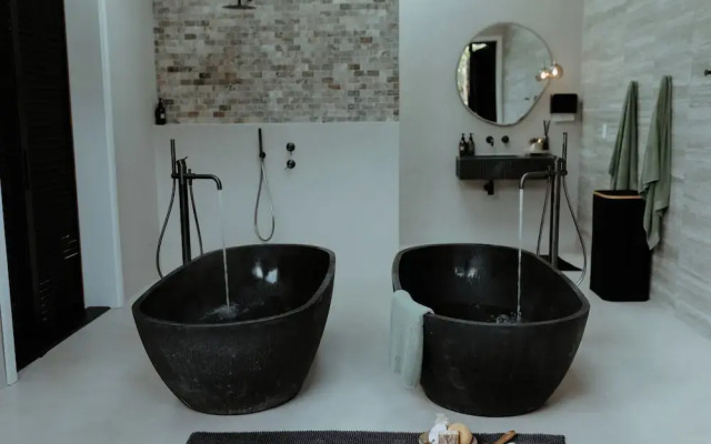 Te Whaanga Retreat & Spa Lodge & Canvastown Luxury Glamping Tents