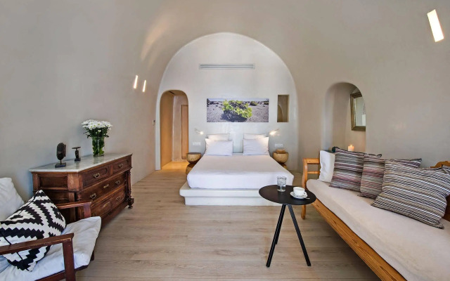 Porto Fira Suites
