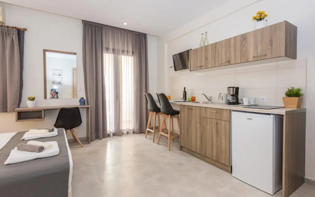 Mikes Beach Apartments & Studios