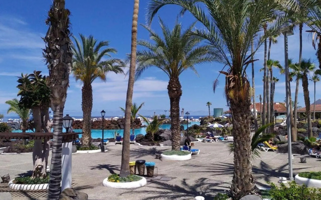 Fantastico 4 - With Large Private Terrace, Free Parking, air Conditioning, BBQ