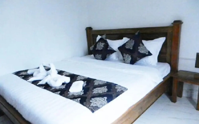 NuttyPhoy Hotel
