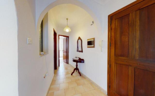 6th floor seafront apartment with open sea views
