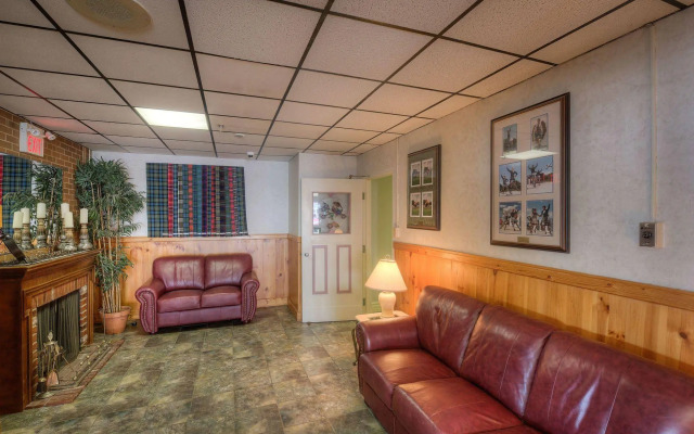 Claymore inn & Suites