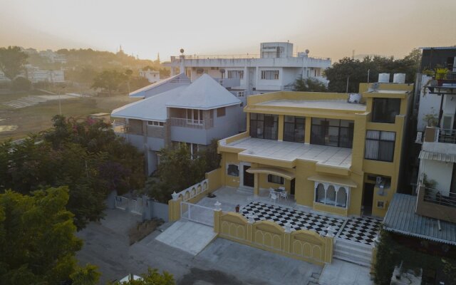 Hotel Raj Niwas