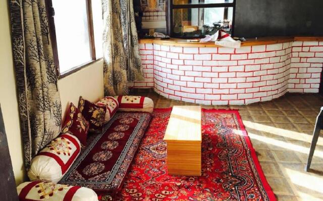 Green Valley Home Stay by StayApart