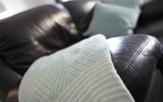 Captivating 1-bed Apartment, Merthyr Tydfil -