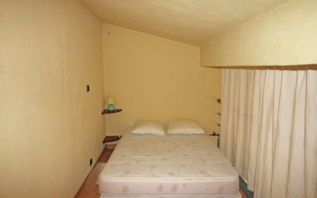 Antique Holiday Home in L'isle-sur-la-sorgue With Pool