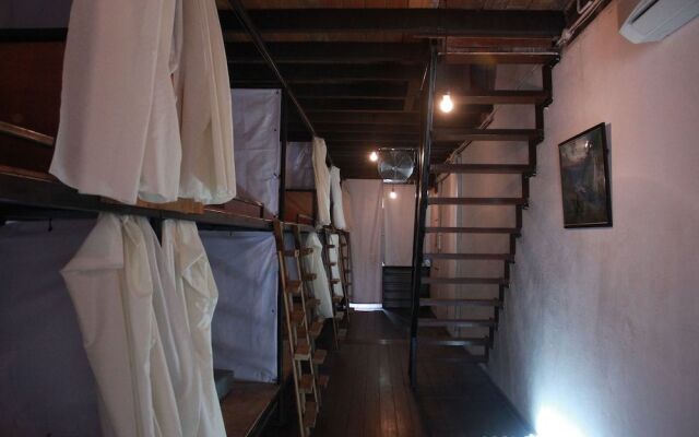 DIY Dorm - Hostel