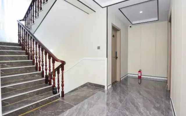 Elegant Restaurant Light Luxury Homestay