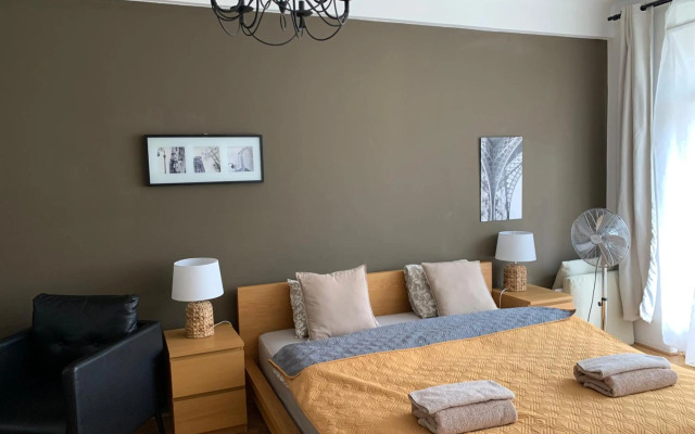 Anenska by Charles Bridge 2