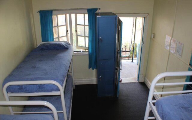 Pirates Backpackers - Hostel