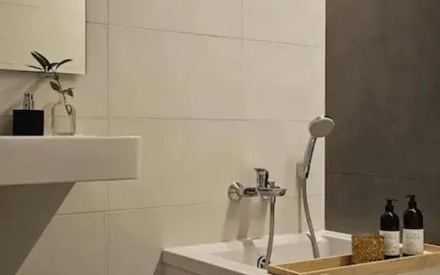 2 Bedrooms - Private Rooftop and Pool - Parking