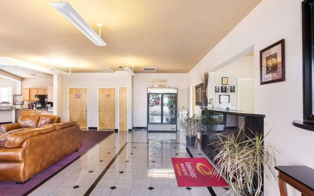 Econo Lodge Inn & Suites Fiesta Park