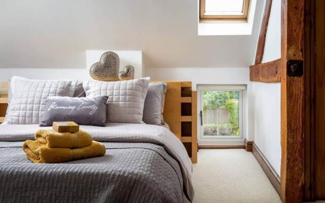 Cotswold Barn Conversion With Private Hot Tub