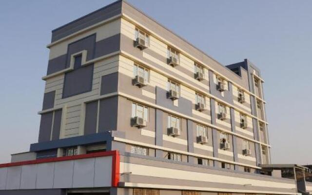 OYO 28474 Hotel Worldking