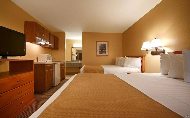 Oakridge Inn & Suites