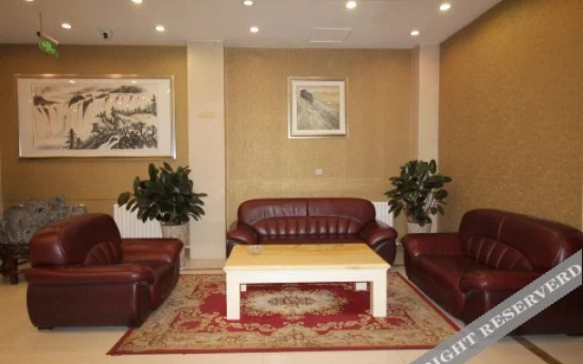 Yantai Qianwei Yongju Hotel