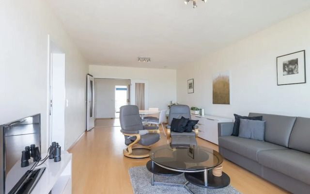 Cozy 1-bedroom Apartment With Sea View