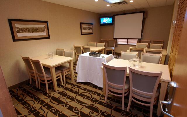 Best Western Plus Pembina Inn & Suites