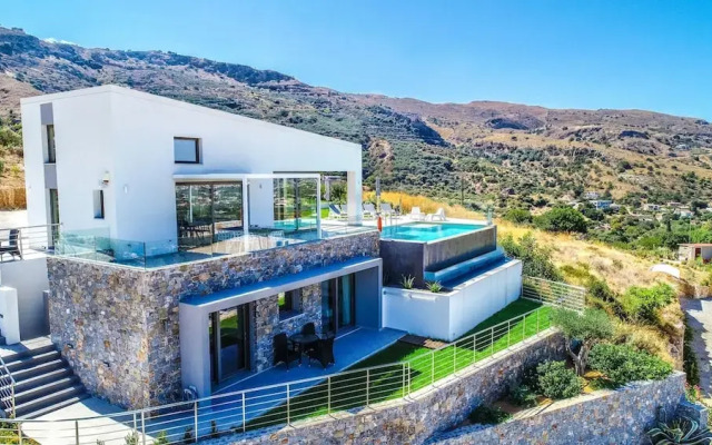 Villa Con Vista- Heated Pool 4 bdr Sleeps 8