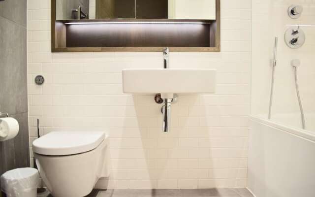 Bright Spacious 3 Bedroom Home in Chelsea