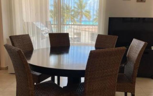 Cadaques Caribe Apartment