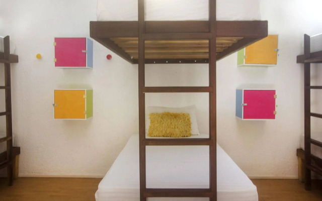 Beds Friends Hostel, Food & Music