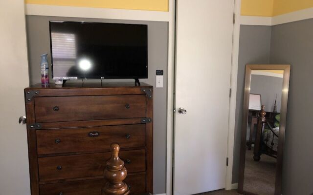 Becky & Marvels 420 Stay (Private Room)