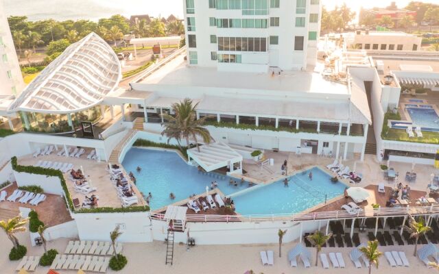 CHIC- Newly Renovated 1 BDR at the best beach