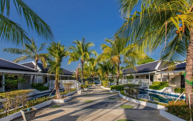 Blu Boat Pool Access Resort and Villas