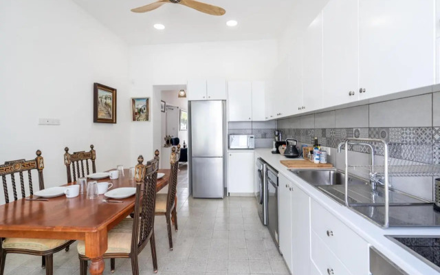 To Hani - Kamara Maisonette