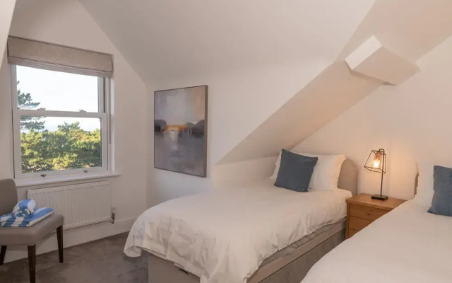 Larkrise, The Penthouse
