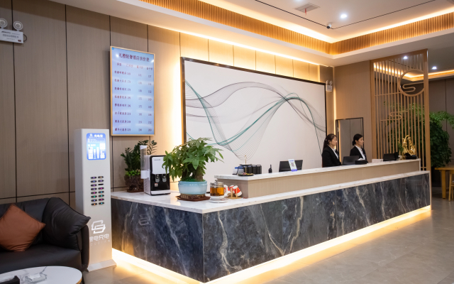 Lili Orange Light Luxury Hotel