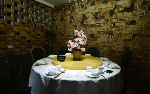 Tang's Hotel