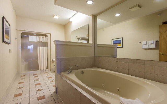 Revel Hotel Des Moines Urbandale, Tapestry Collection by Hilton