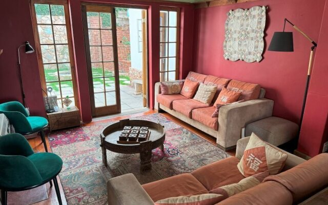 "room in B&B - Adnaan's Secret Garden: Blue Room"