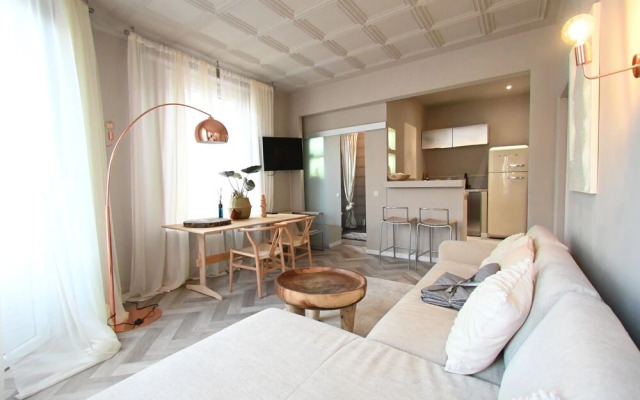 Up too 8- 10 Persons Stay in Antwerp