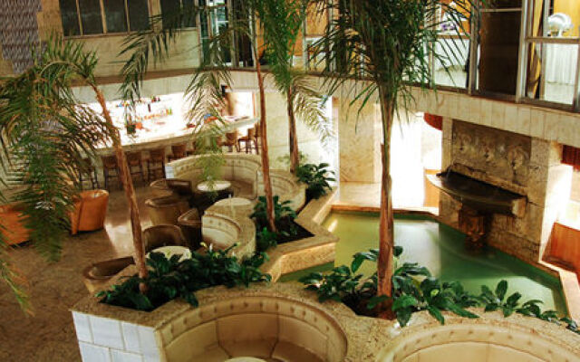Carlton Hotel