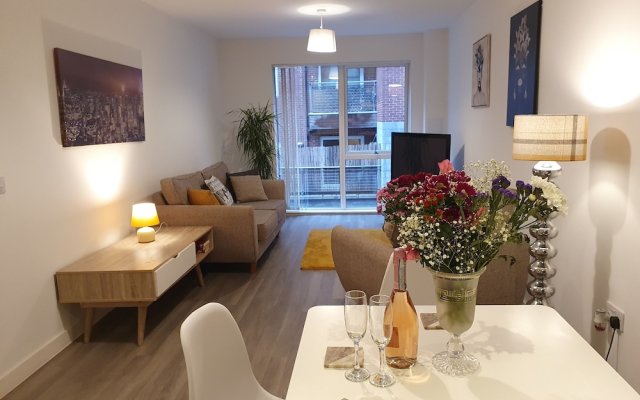 Stylish 2-bed Apartment in Manchester City Center