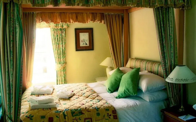 The Ilchester Arms Hotel