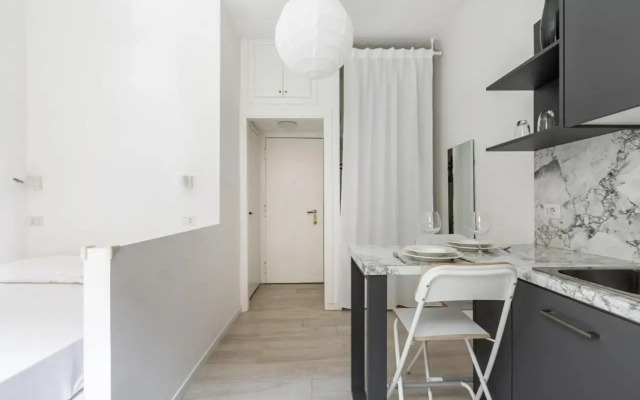 Bright Apt 600mt From Viale Zara!