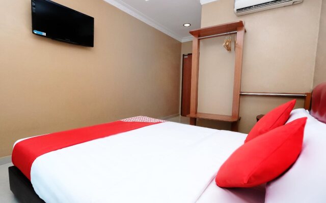 Super OYO 707 Ayuni Hotel