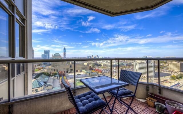 Newly Decorated 2BR Executive Suite - Great View