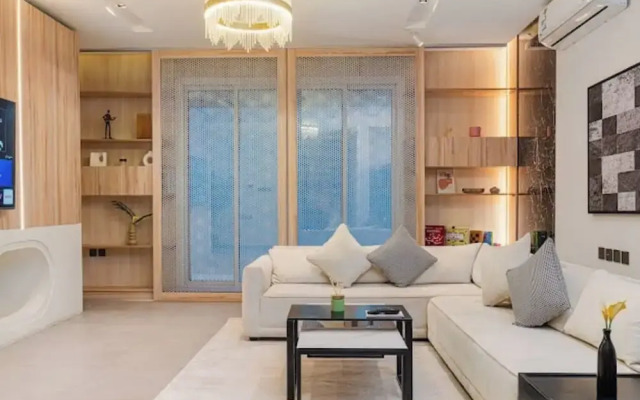 Luxurious 2-br Flat With Relaxation Space lll