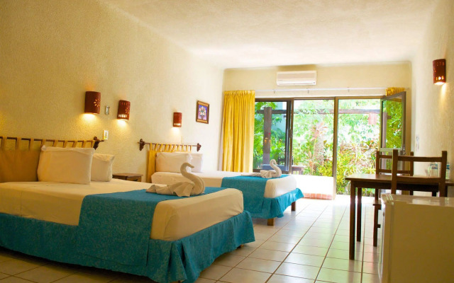 Pelicano Inn Playa del Carmen - Beachfront Hotel