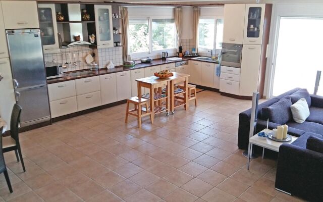 Amazing Home in Theologos with Hot Tub, WiFi & 6 Bedrooms