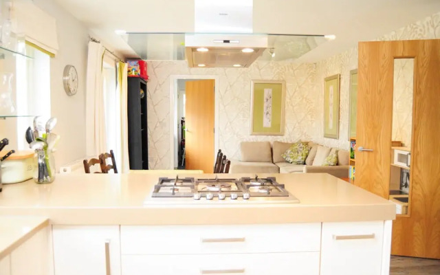 Pear Nook Treet - Exquisite Family Home