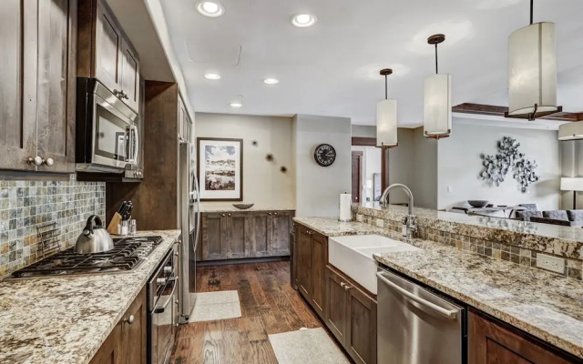 One Ski Hill Place S8421