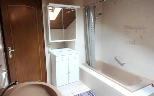 House With 2 Bedrooms in Saint-laurent-la-roche, With Enclosed Garden